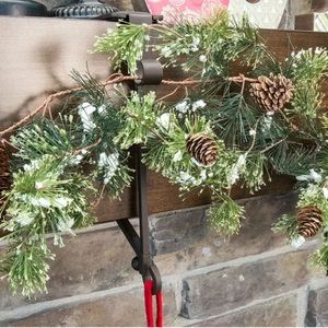 Garland & stocking hangers 3pack